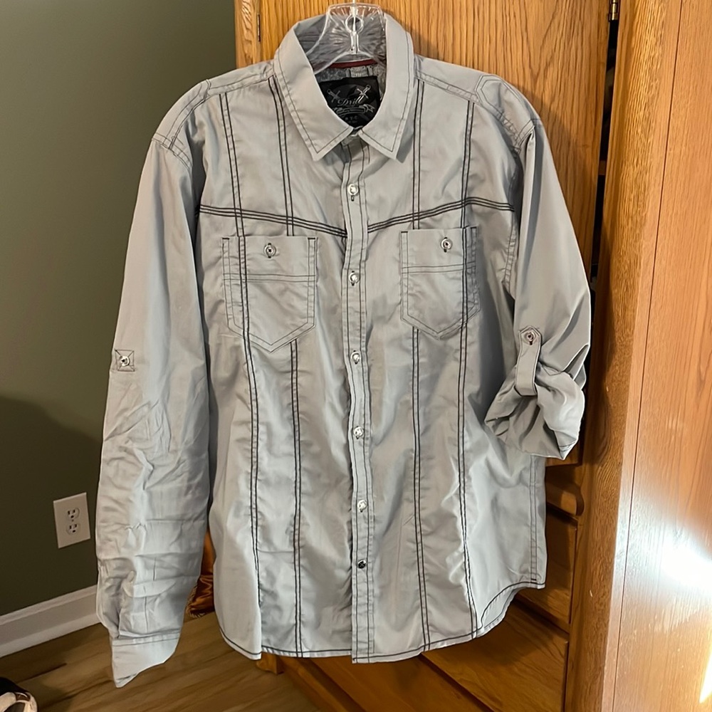 Men's medium grey button down casual dress shirt. Sleeves can button up to elbow